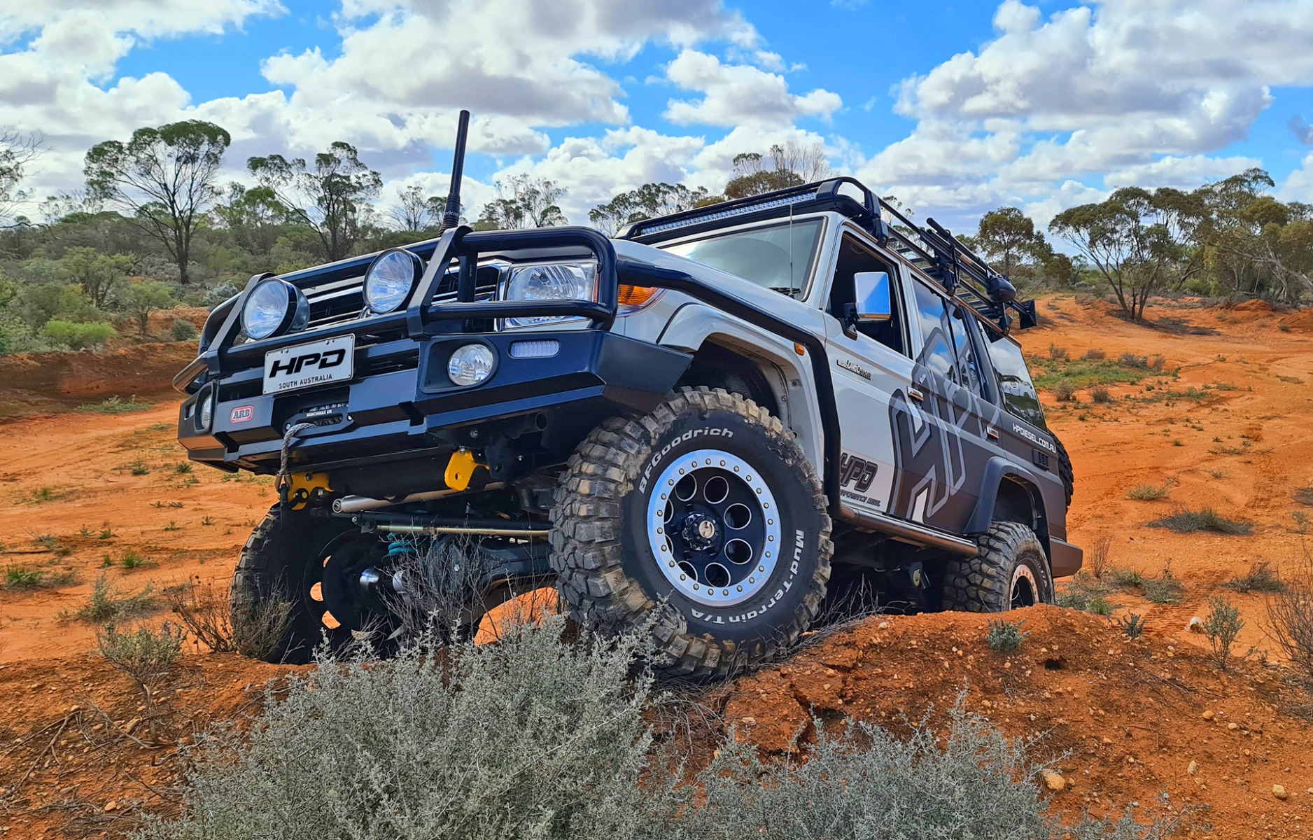 V80 Pajero with intercooler & Catch can