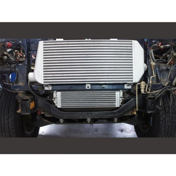 TOYOTA LANDCRUISER 100 SERIES WITH 1HZ TRANSCOOLER KIT 3 600x600
